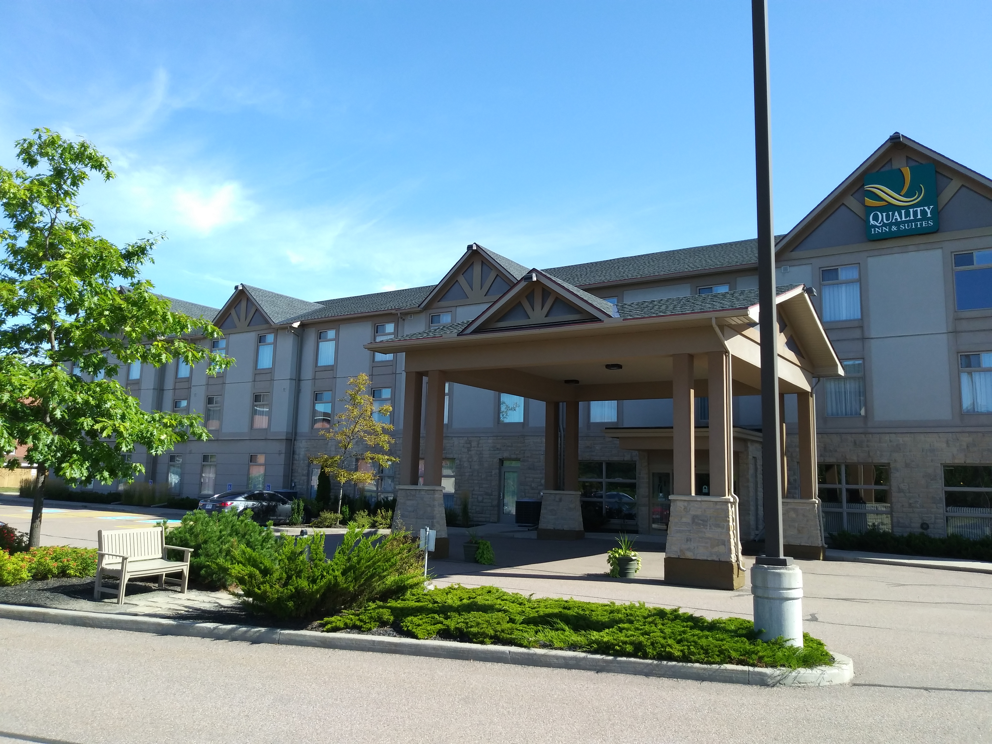 the exterior of the Quality Inn and Suites Petawawa