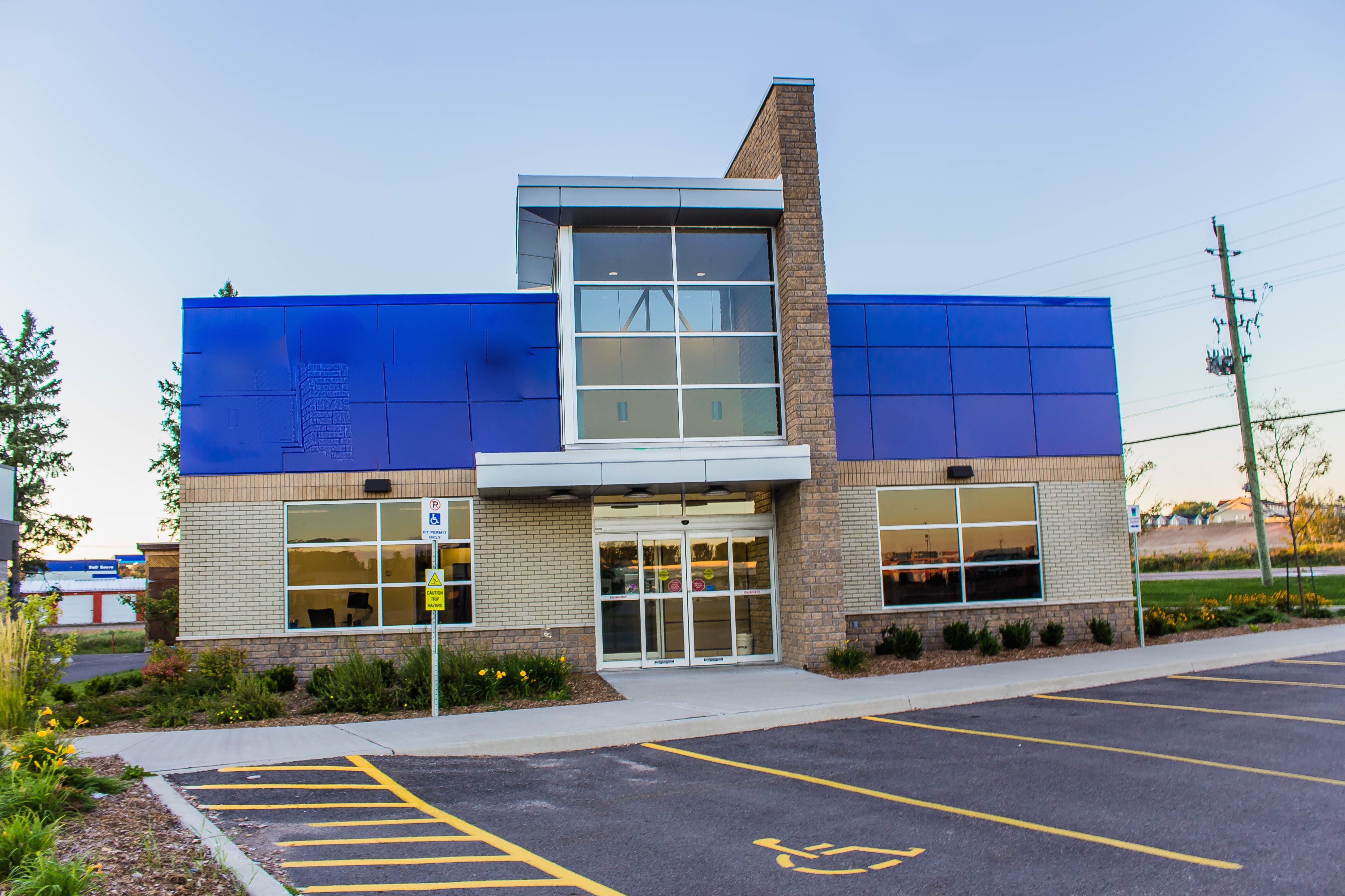 An image of a building for lease at 3025 Petawawa Blvd.
