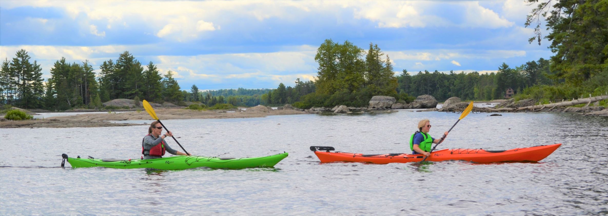 Image of 2 kayakers on the Ottawa River